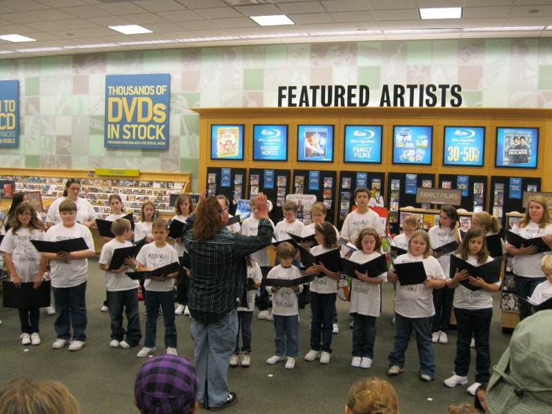 Hudson Valley Youth Chorale singing at Barnes & Noble in Kingston, NY on 11/23/2010
